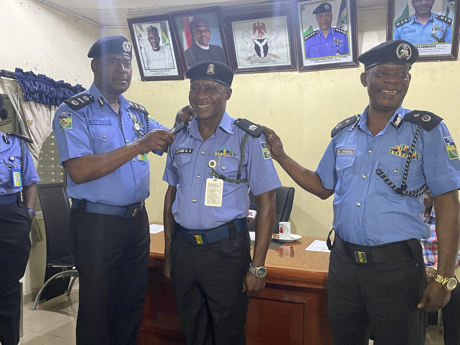 AIG decorates 6 officers, calls for civility in dealing with public