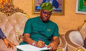 Makinde assents to bill upgrading  Emmanuel Alayande College of Education to  University 