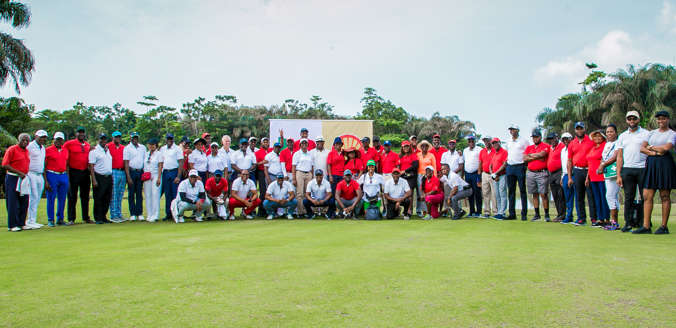  Photo: Shell’s golf tournament attracts serving, retired leaders