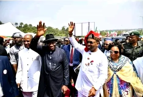 Jonathan opens Nigeria’s longest state bridge; hails Udom Emmanuel
